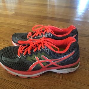 Size 8 worn once like new!!